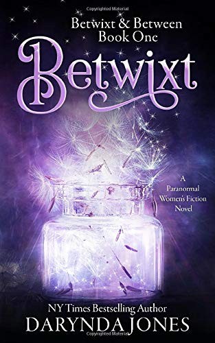 Darynda Jones: Betwixt (Paperback, 2020, Darynda\Jones)