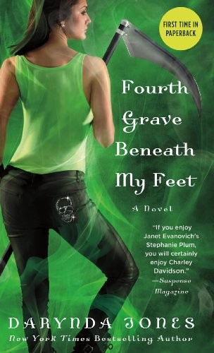 Darynda Jones: Fourth Grave Beneath My Feet (Paperback, 2013, St. Martin's Paperbacks)